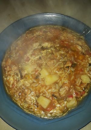 Una foto de Guisito con carne de bondiola 😋# familiar
