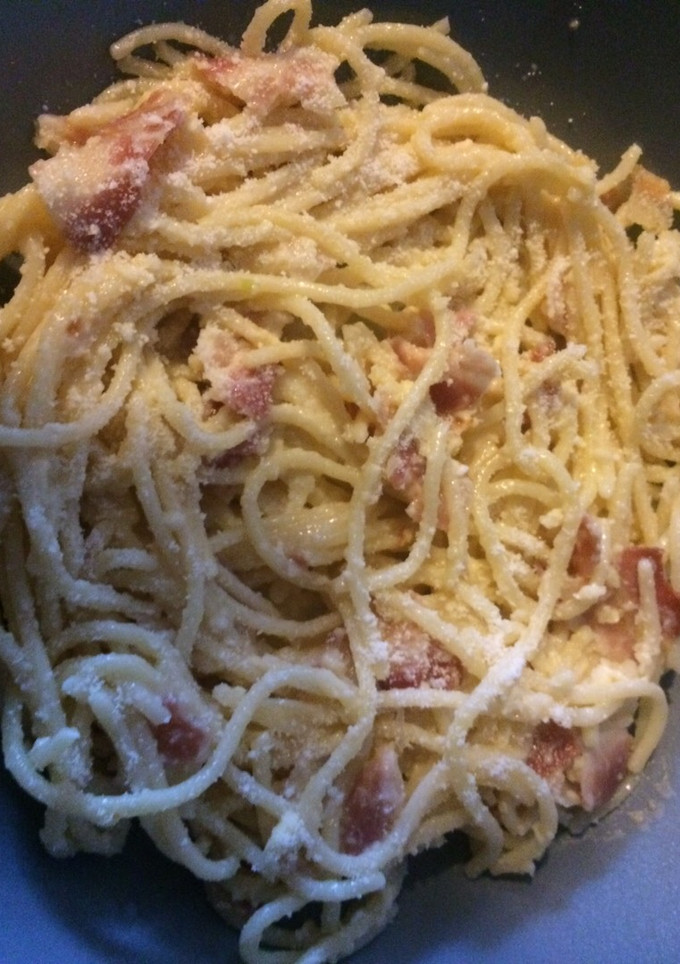 Una foto de Espaguetis a la carbonara sin nata🍝