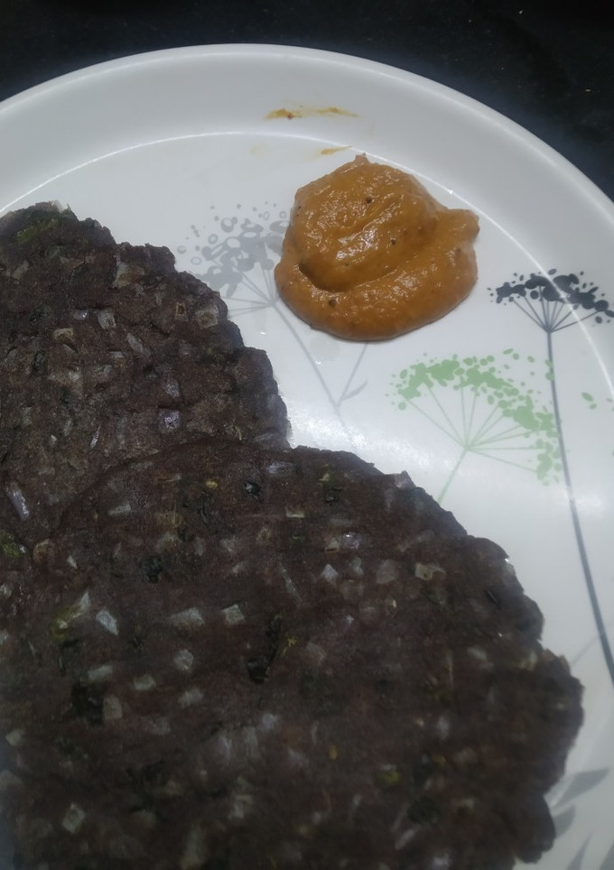 ராகி முருங்கைக்கீரை அடை செய்முறை முக்கிய புகைப்படம்