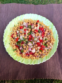A picture of Juicy chana chat.