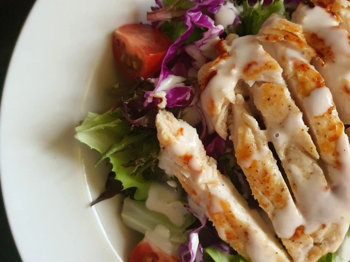 Langkah Mudah untuk Menyiapkan Resep Simple Chicken Caesar Salad yang Enak Banget Anti Ribet, Lezat Sekali