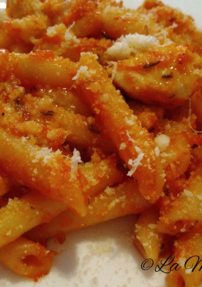 Una foto de Macarrones con pollo al tomillo