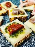 Canapés caseros con pan keto de almendras