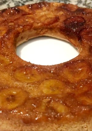 Una foto de Torta invertida de banana 😋🍌