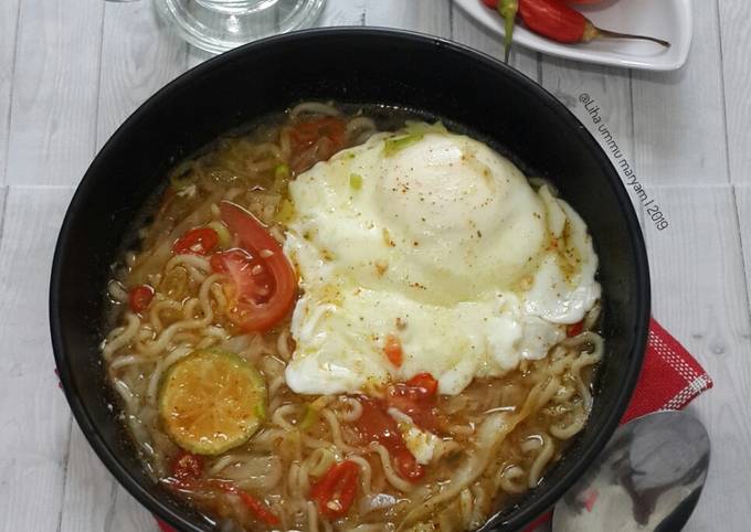 Resep Indomie kuah jeruk limau oleh Liha Ummu Maryam - Cookpad
