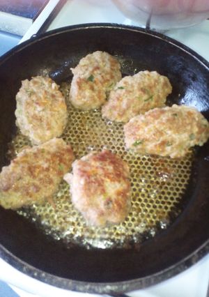Фото Котлетки прованские с сыром и зеленью.