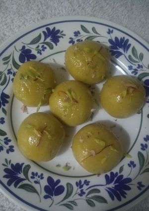 A picture of Kesari custard ladoo.