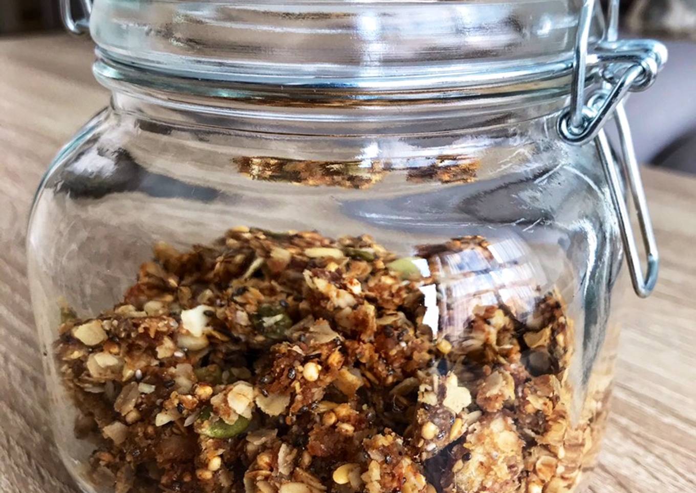 Granola de frutos secos y semillas en sartén