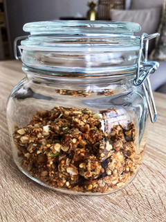 Foto principal de Granola de frutos secos y semillas en sartén