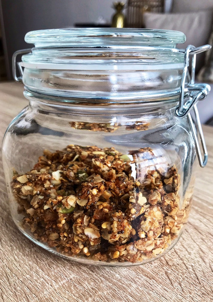 Una foto de Granola de frutos secos y semillas en sartén