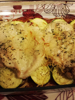 Una foto de Pollo con calabacín al horno
