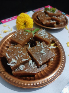 सिंघाड़े का कतरा (Singhade ka Katra recipe in Hindi) रेसिपी मुख्य फोटो