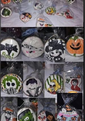 Una foto de Galletitas de Halloween!! De masa de jengibre y decoración de glasé!!