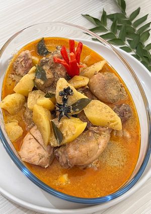 Foto resep Gulai Ayam Nanas Daun Kari