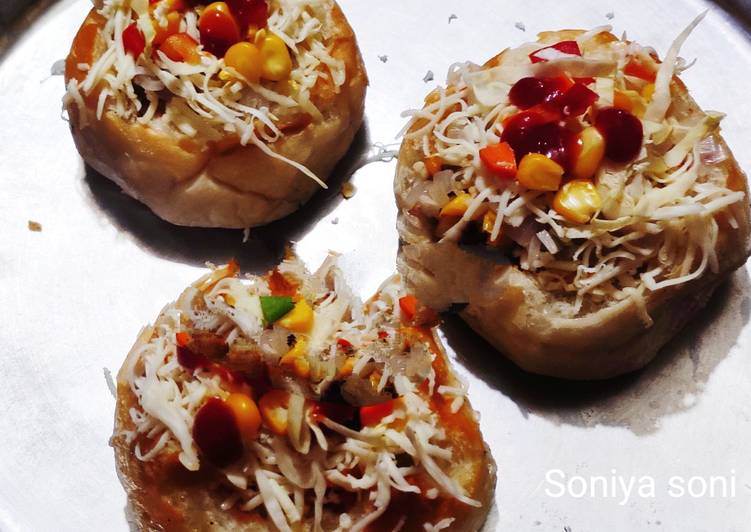 પીઝા બન (Pizza bun recipe in gujarati)