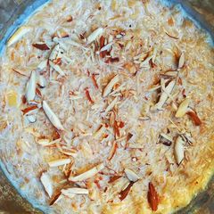 A picture of Sheer khurma.