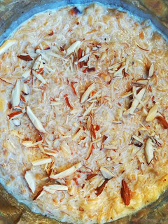 A picture of Sheer khurma.