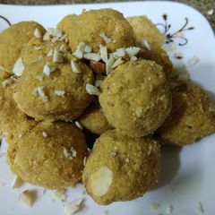 A picture of Bhune Chana Powder laddo.