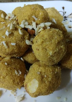 A picture of Bhune Chana Powder laddo.