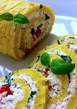 Фото Рулет из кабачков с творожной начинкой 🥒🍅.
