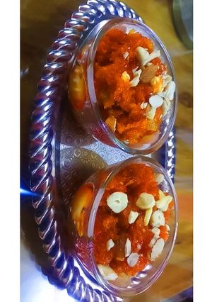 झटपट गाजर का हलवा (gajar halwa recipe in marathi) रेसिपी चे मुख्य फोटो 