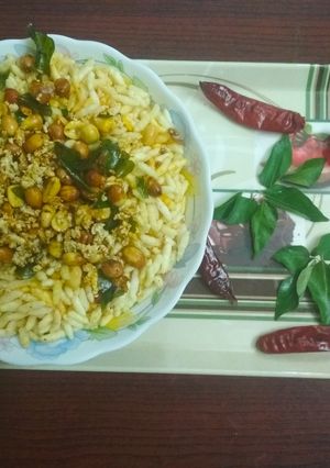 A picture of Oggarane kadalepuri(puffed rice).