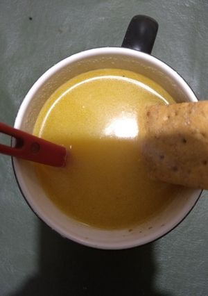 Una foto de Sopa light y vegan anaranjada😉