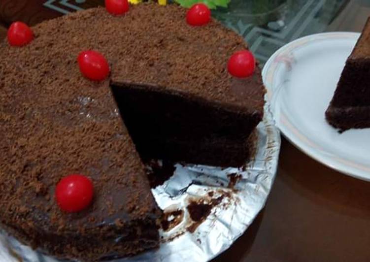Simple Way to Make Favorite Chocolate Fudge Cake