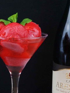 Una foto de Sorbete de frambuesa al cava
