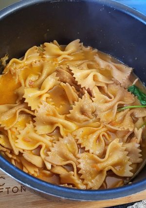 Una foto de Sopa de moñitos
