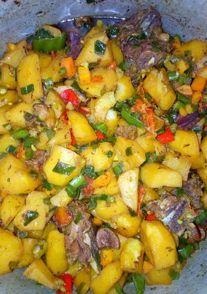 A picture of Garnished potatoes.