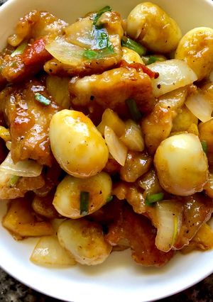 Hình của món Heo cút chiên giòn sốt chua ngọt.