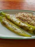 Chiles cristal rellenos de requesón
