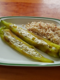 Una foto de Chiles cristal rellenos de requesón