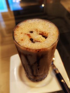 चॉकलेट मिल्क शेक (chocolate milk shake recipe in Hindi) रेसिपी मुख्य फोटो