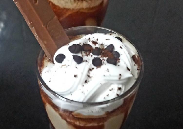 Steps to Prepare KitKat coffee smoothie in 28 Minutes for Young Wife