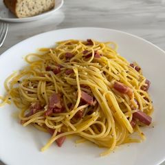 A picture of Spaghetti Carbonara.