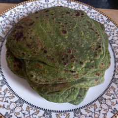 A picture of Crispy Bathua Paratha (Tiffin-friendly).
