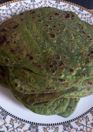 A picture of Crispy Bathua Paratha (Tiffin-friendly).