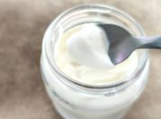 Una foto de yogurt casero con edulcorante