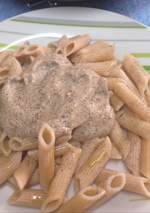 Una foto de Pasta con salsa de champiñones y almendras
