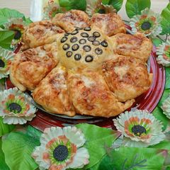 Flower shape pizza bread A picture of Flower shape pizza bread.