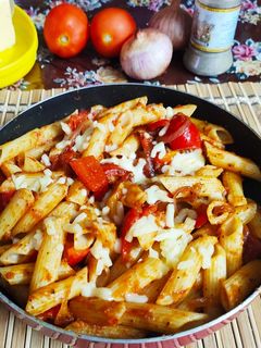 रेड सॉस पास्ता (red sauce pasta recipe in Hindi) रेसिपी मुख्य फोटो