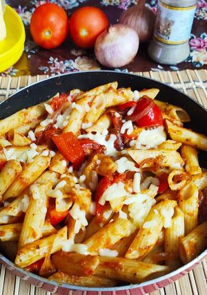 रेड सॉस पास्ता (red sauce pasta recipe in Hindi) रेसिपी मुख्य फोटो