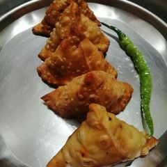 A picture of Aloo samosa.