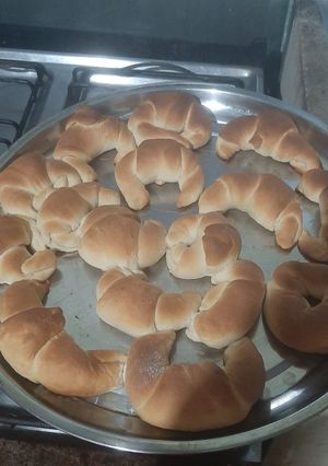 Una foto de Masa única (ROLL DE CANELA Y MEDIA LUNA)