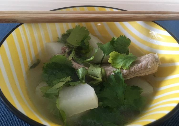 Pork rib radish soup with coriander 🌿