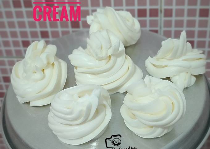 Cara membuat Butter Cream Homemade (Kokoh & Lembut) Cara membuat Butter Cream Homemade (Kokoh & Lembut)