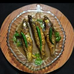 A picture of Parshe fish curry.
