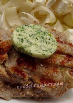 Une photo de Pavé de veau mariné et son beurre ail et persil au barbecue